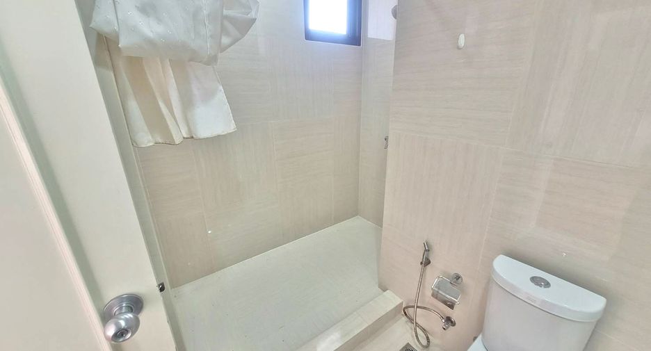 For rent 3 bedrooms condo in Yan Nawa, Bangkok