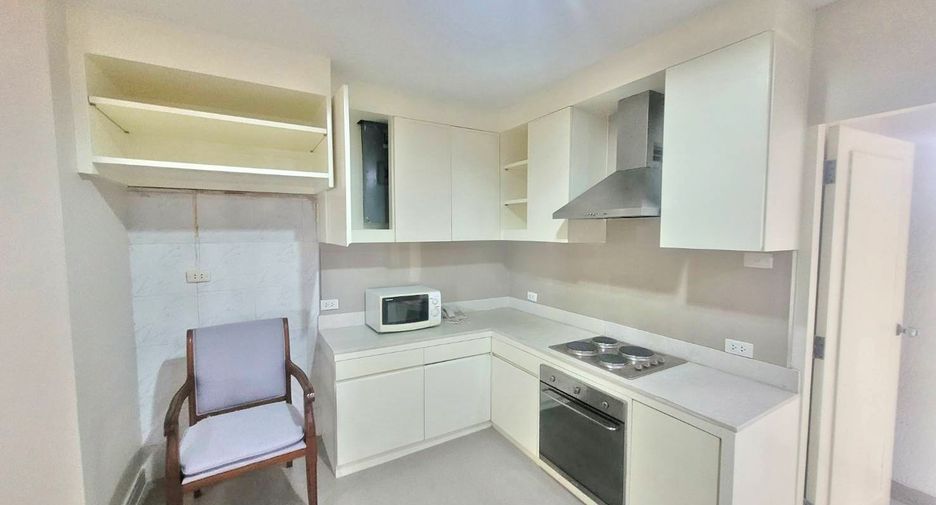 For rent 3 bedrooms condo in Yan Nawa, Bangkok