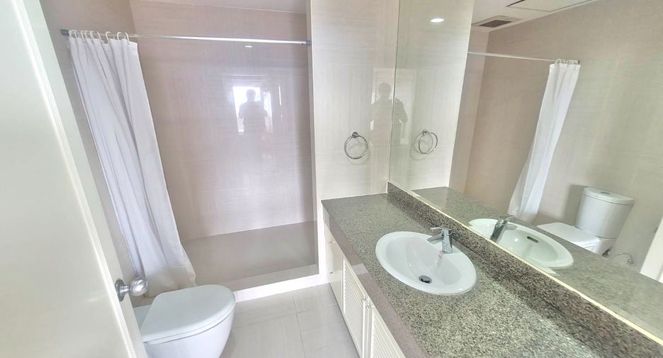 For rent 3 bedrooms condo in Yan Nawa, Bangkok
