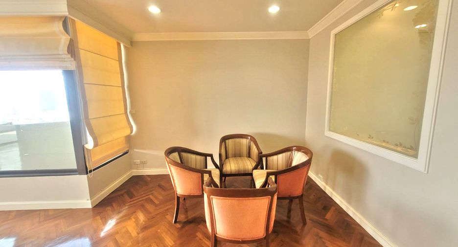 For rent 3 bedrooms condo in Yan Nawa, Bangkok