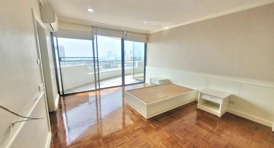 For rent 3 bedrooms condo in Yan Nawa, Bangkok