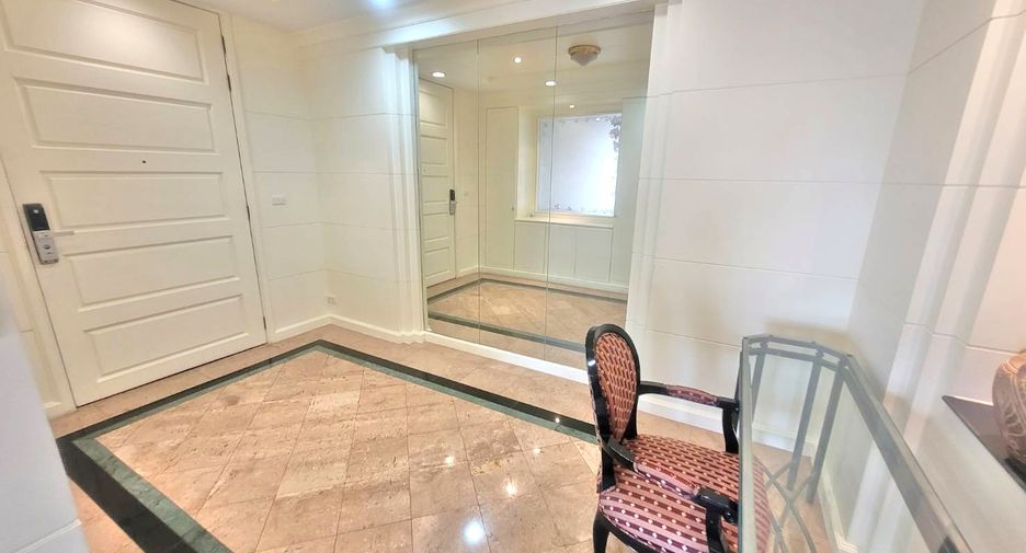 For rent 3 bedrooms condo in Yan Nawa, Bangkok
