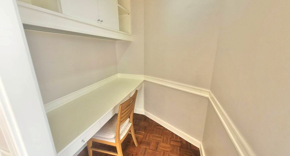 For rent 3 bedrooms condo in Yan Nawa, Bangkok