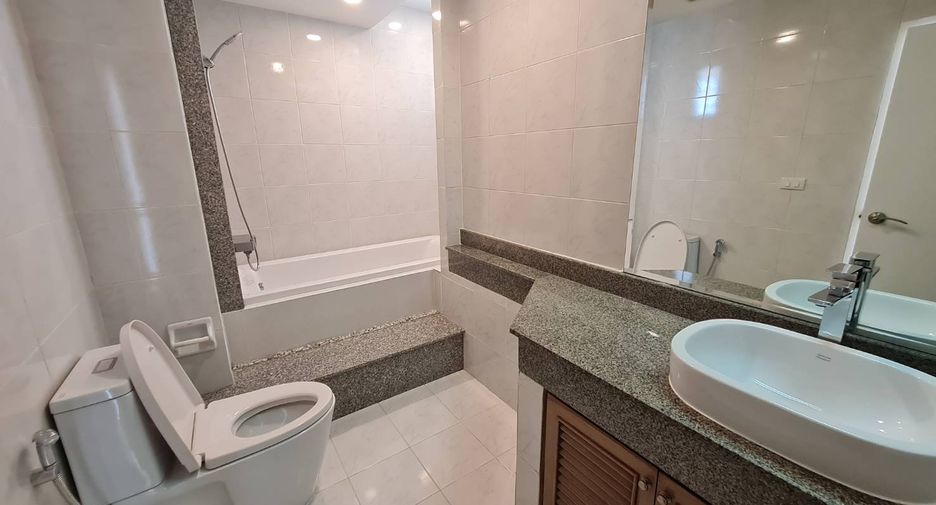 For rent 3 bedrooms condo in Yan Nawa, Bangkok