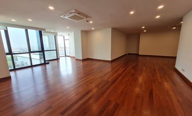 For rent 3 bedrooms condo in Yan Nawa, Bangkok
