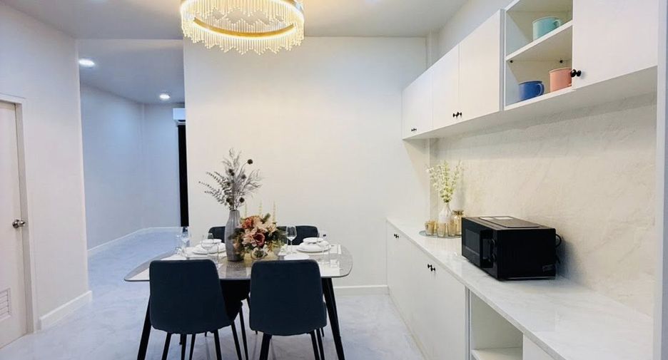 For sale 2 bedrooms townhouse in Bang Lamung, Chonburi