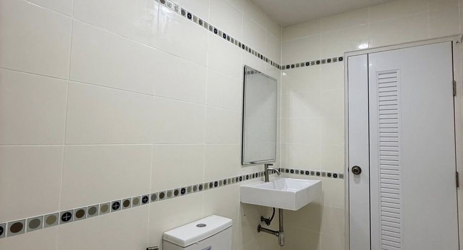 For sale 2 bedrooms townhouse in Bang Lamung, Chonburi