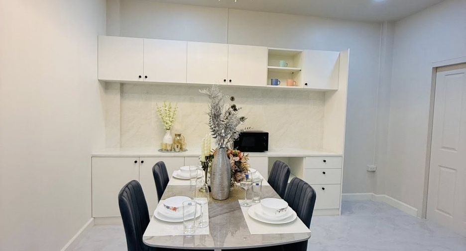 For sale 2 bedrooms townhouse in Bang Lamung, Chonburi