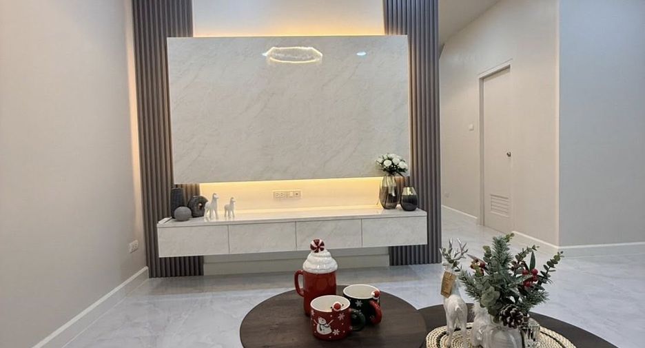 For sale 2 bedrooms townhouse in Bang Lamung, Chonburi