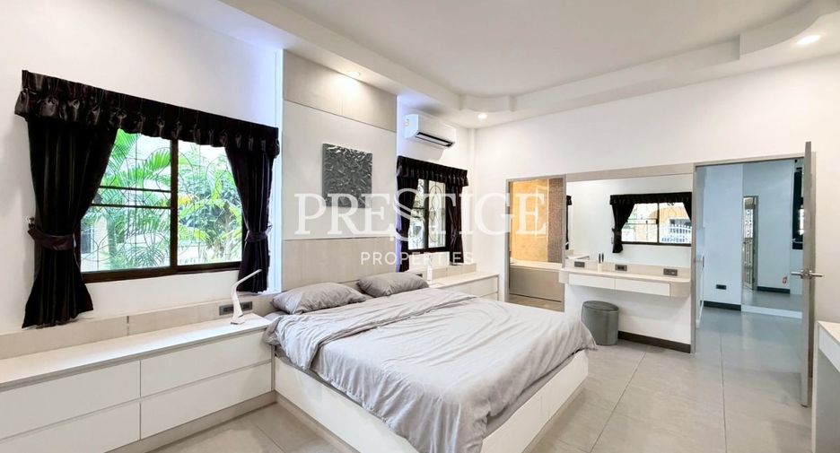 For sale 3 bedrooms house in East Pattaya, Pattaya
