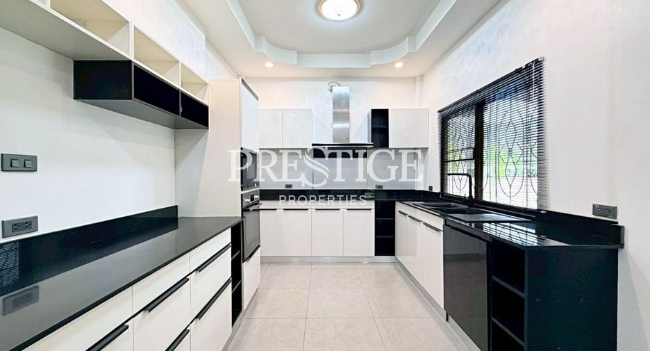 For sale 3 bedrooms house in East Pattaya, Pattaya