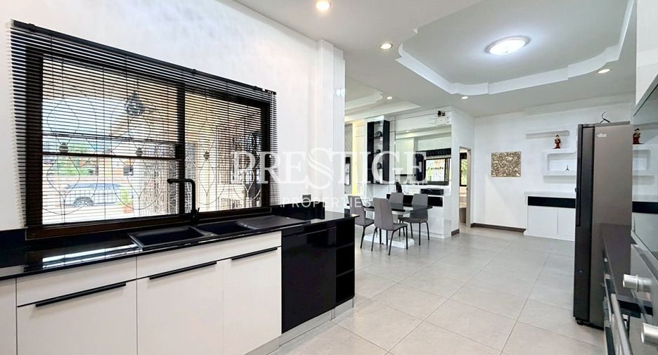 For sale 3 bedrooms house in East Pattaya, Pattaya
