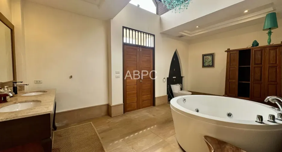For rent and for sale 5 bedrooms house in Bang Lamung, Chonburi