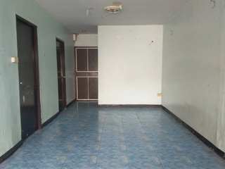 Casa adosada en venta de 2 habitaciones en Thanyaburi, Pathum Thani