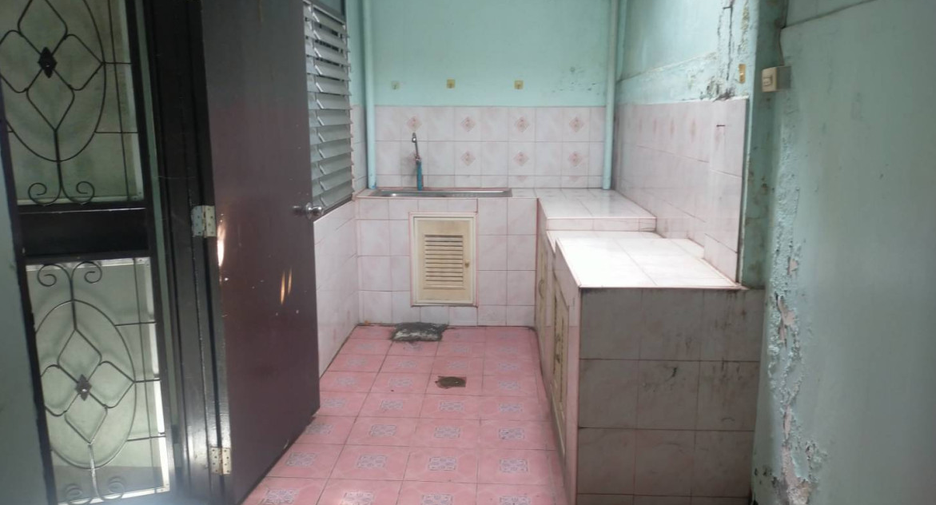 Casa adosada en venta de 2 habitaciones en Thanyaburi, Pathum Thani