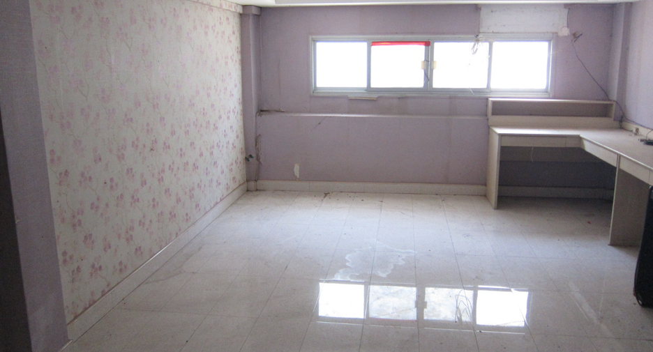 For sale 2 bedrooms retail Space in Bang Khun Thian, Bangkok