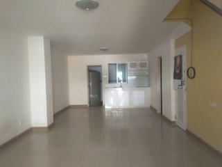 À vendre 3 chambres maison de ville à Pluak Daeng, Rayong