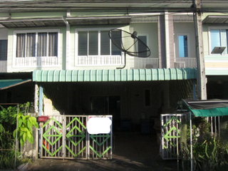 À vendre 3 chambres maison de ville à Pluak Daeng, Rayong