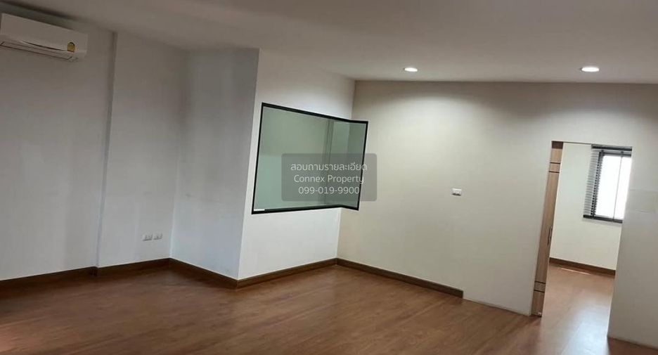 For sale 2 bedrooms townhouse in Min Buri, Bangkok