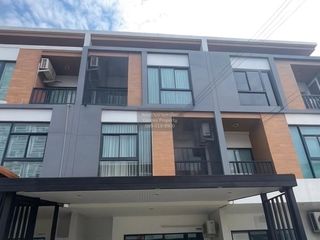 For sale 2 bedrooms townhouse in Min Buri, Bangkok