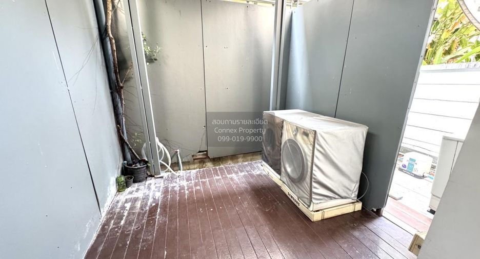 For sale 3 bedrooms townhouse in Bang Kapi, Bangkok