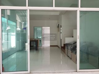 出售 3 卧室 联排别墅 在 Lat Phrao, 曼谷