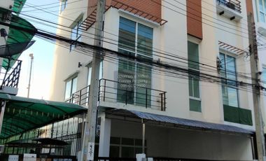 For sale 3 bedrooms townhouse in Lat Phrao, Bangkok