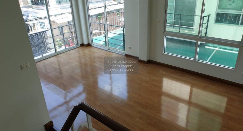 Reihenhaus zum Kauf mit 3 Zimmer in Lat Phrao, Bangkok