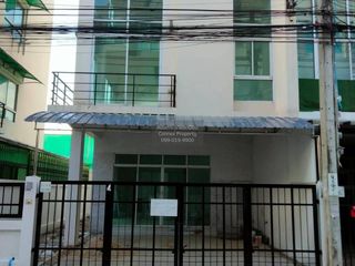 出售 3 卧室 联排别墅 在 Lat Phrao, 曼谷