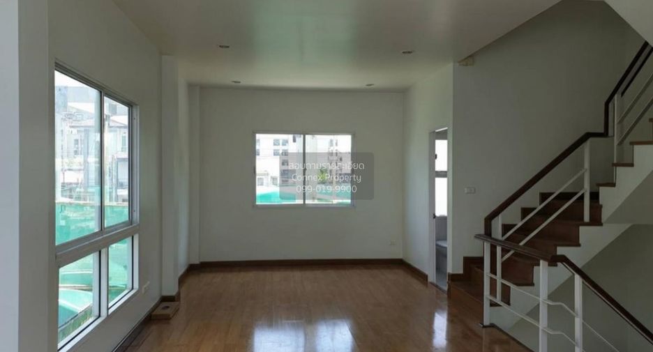 Reihenhaus zum Kauf mit 3 Zimmer in Lat Phrao, Bangkok