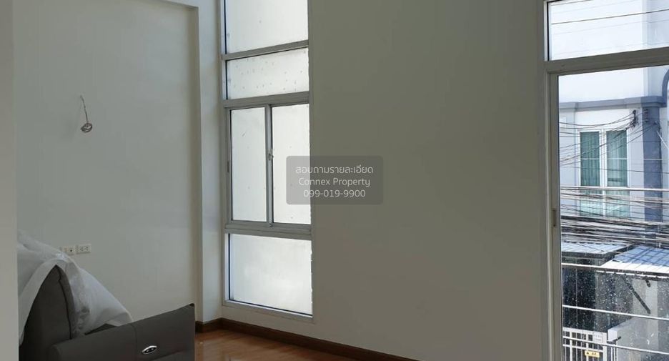 Reihenhaus zum Kauf mit 3 Zimmer in Lat Phrao, Bangkok