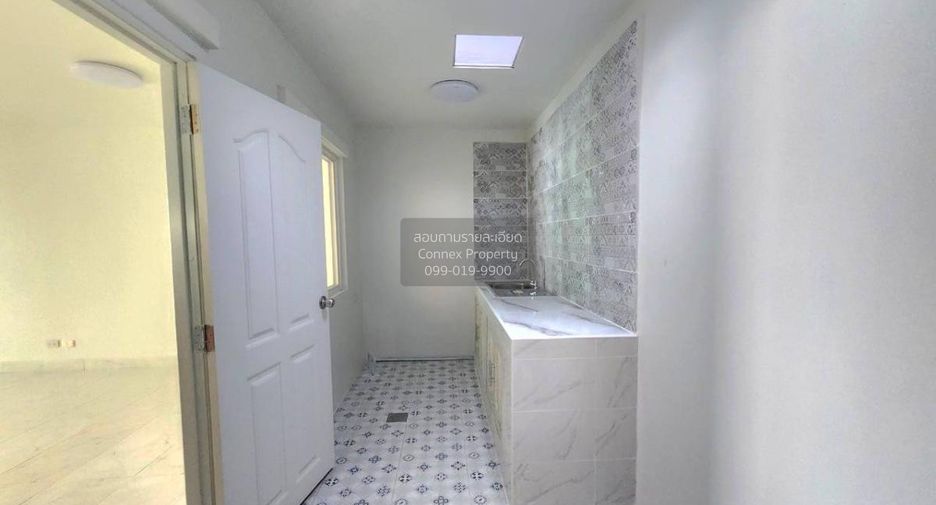 For sale 3 bedrooms townhouse in Bang Phli, Samut Prakan