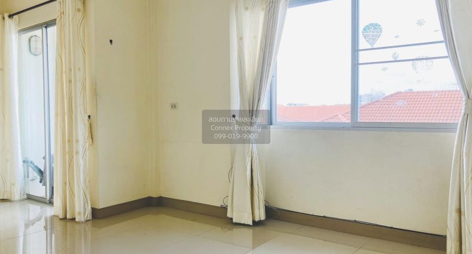 For sale 4 bedrooms townhouse in Mueang Samut Prakan, Samut Prakan