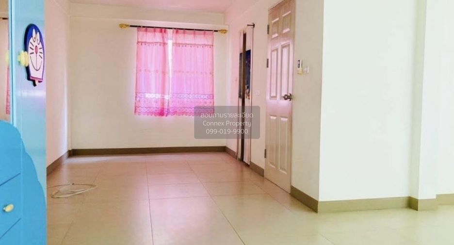 For sale 4 bedrooms townhouse in Mueang Samut Prakan, Samut Prakan
