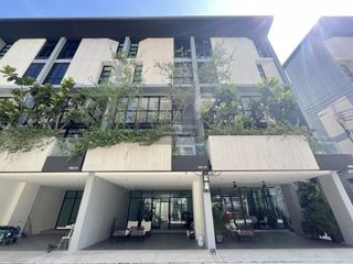 À vendre 2 chambres maison de ville à Mueang Samut Prakan, Samut Prakan