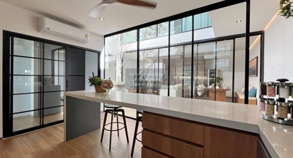 Casa adosada en venta de 2 habitaciones en Mueang Samut Prakan, Samut Prakan