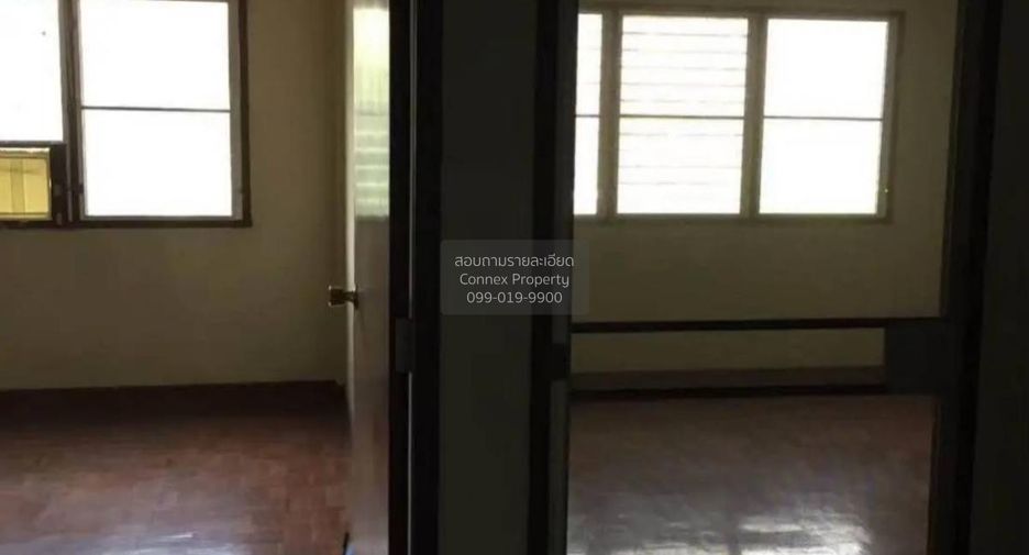 For sale 3 bedrooms townhouse in Bang Khen, Bangkok