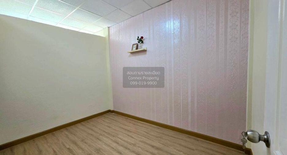 For sale 1 bed townhouse in Mueang Samut Prakan, Samut Prakan