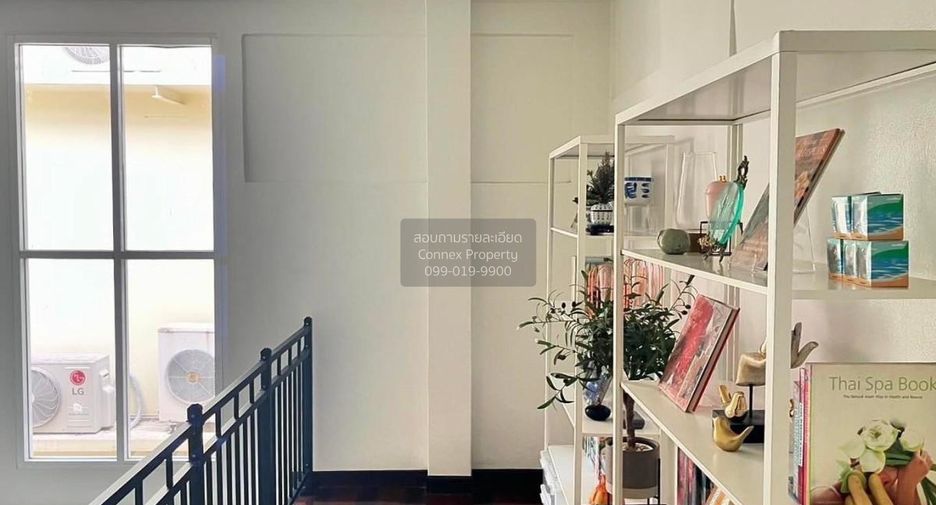 For rent 3 bedrooms townhouse in Bang Rak, Bangkok