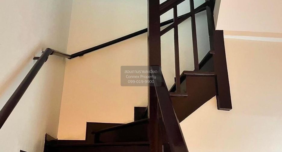 For rent 3 bedrooms townhouse in Bang Rak, Bangkok
