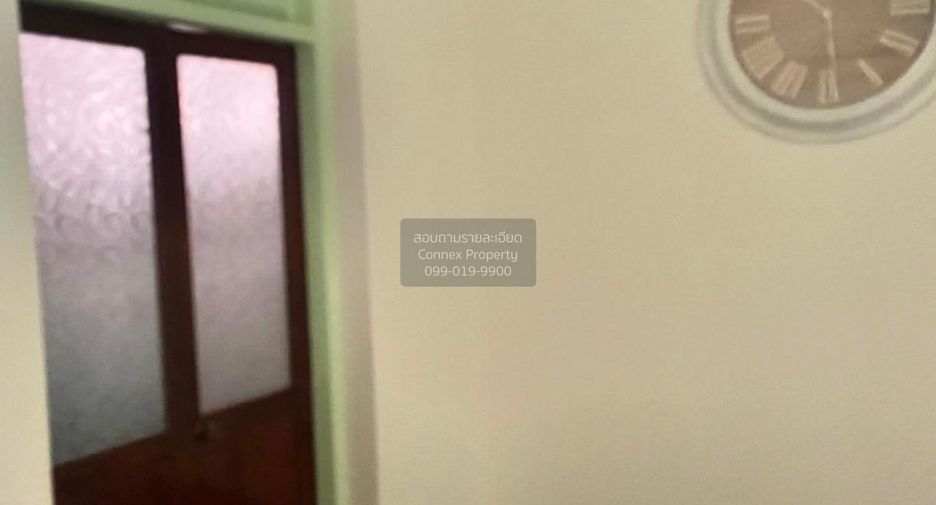 For rent 3 bedrooms townhouse in Bang Rak, Bangkok