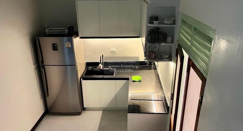 For rent 3 bedrooms townhouse in Bang Rak, Bangkok