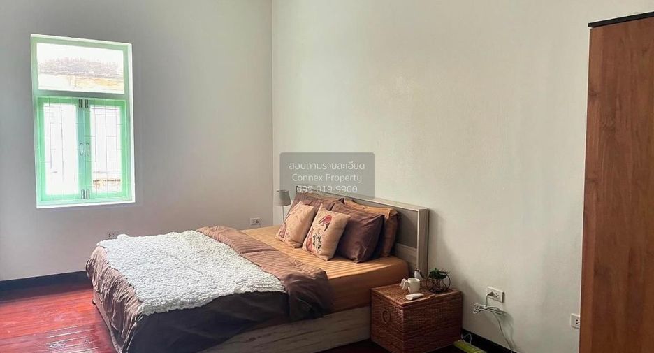 For rent 3 bedrooms townhouse in Bang Rak, Bangkok