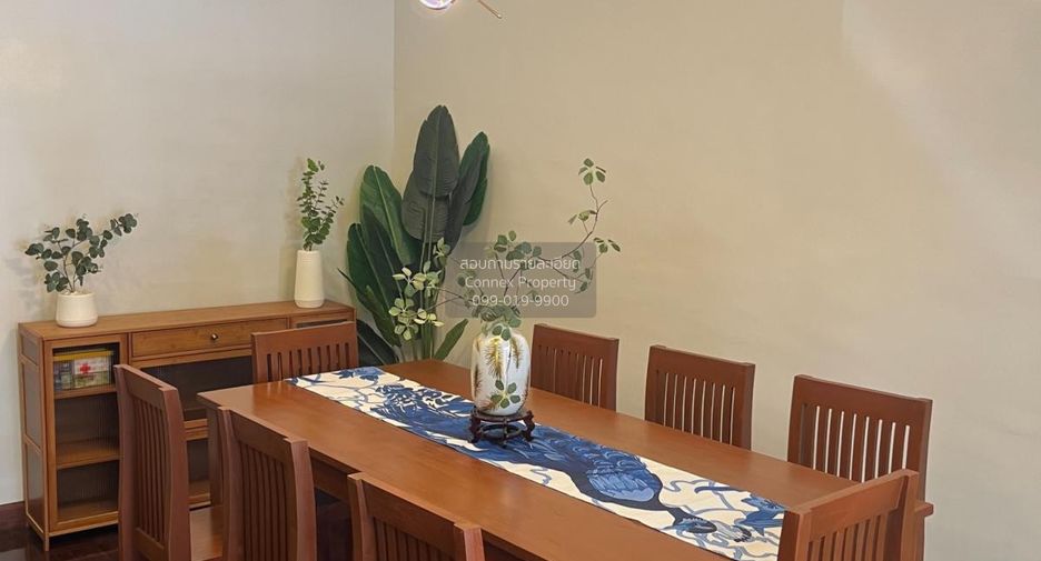 For rent 3 bedrooms townhouse in Bang Rak, Bangkok
