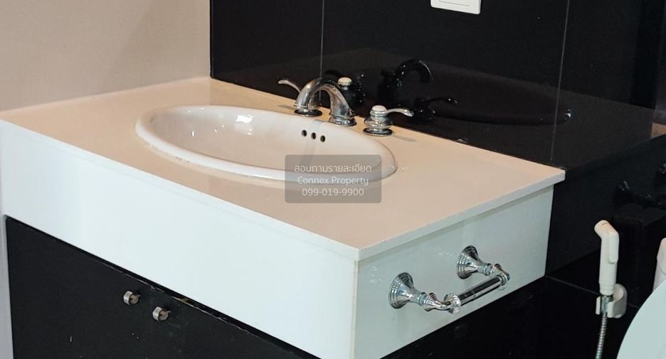 For rent 2 bedrooms condo in Pathum Wan, Bangkok