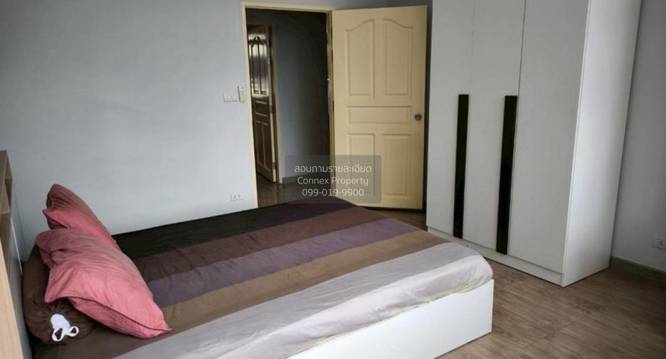 For rent 4 bedrooms condo in Huai Khwang, Bangkok