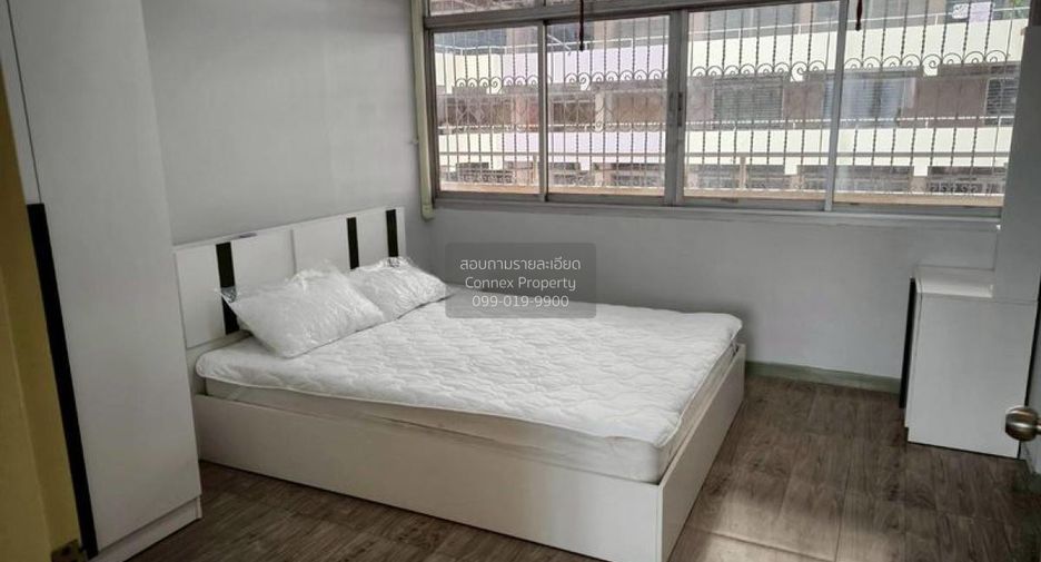 For rent 4 bedrooms condo in Huai Khwang, Bangkok
