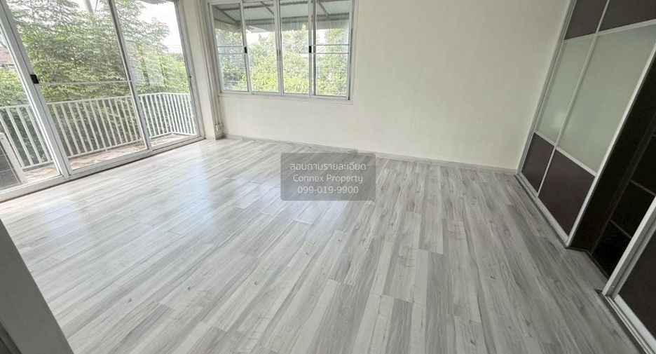 Casa adosada en alquiler de 7 habitaciones en Phra Khanong, Bangkok