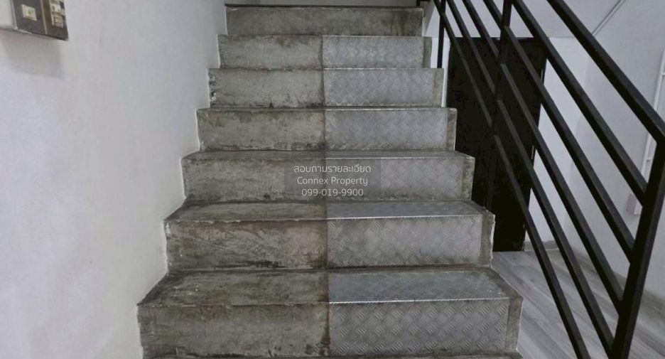 Casa adosada en alquiler de 7 habitaciones en Phra Khanong, Bangkok