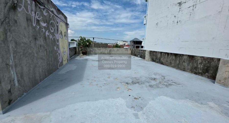Casa adosada en alquiler de 7 habitaciones en Phra Khanong, Bangkok